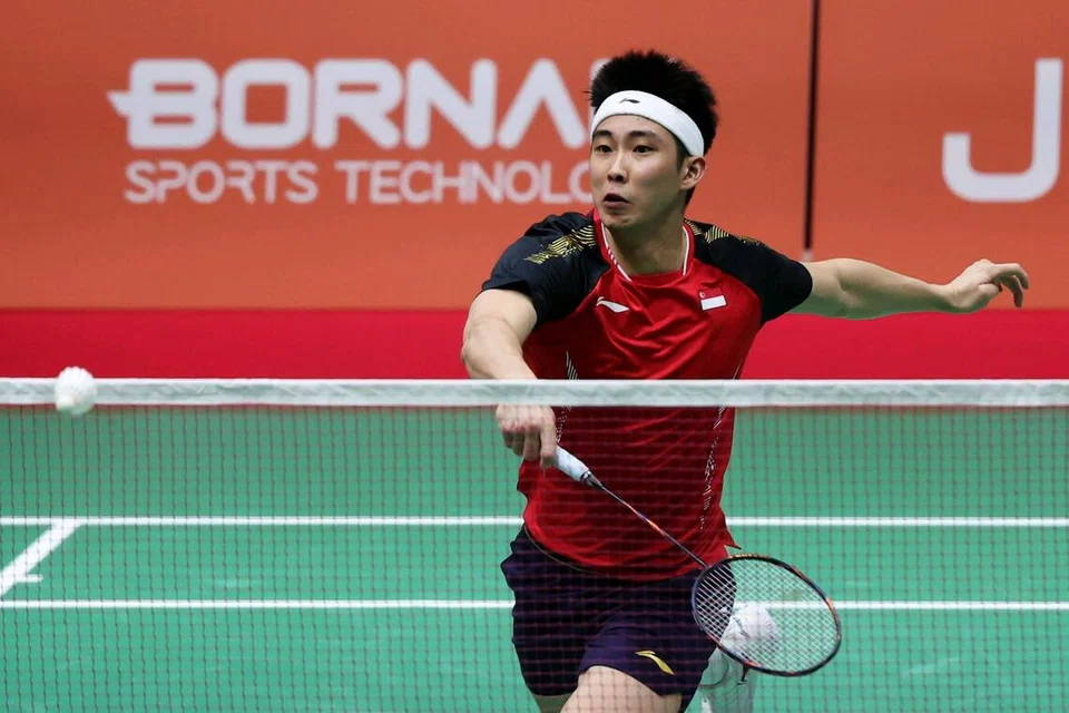 Pemain Singapura, Loh Kean Yew, beraksi semasa perlawanan suku akhir perseorangan lelaki badminton Sukan Asia Aichi-Nagoya 2026 menentang pemain nombor satu dunia dari Indonesia, Jonatan Christie, pada 27 September.