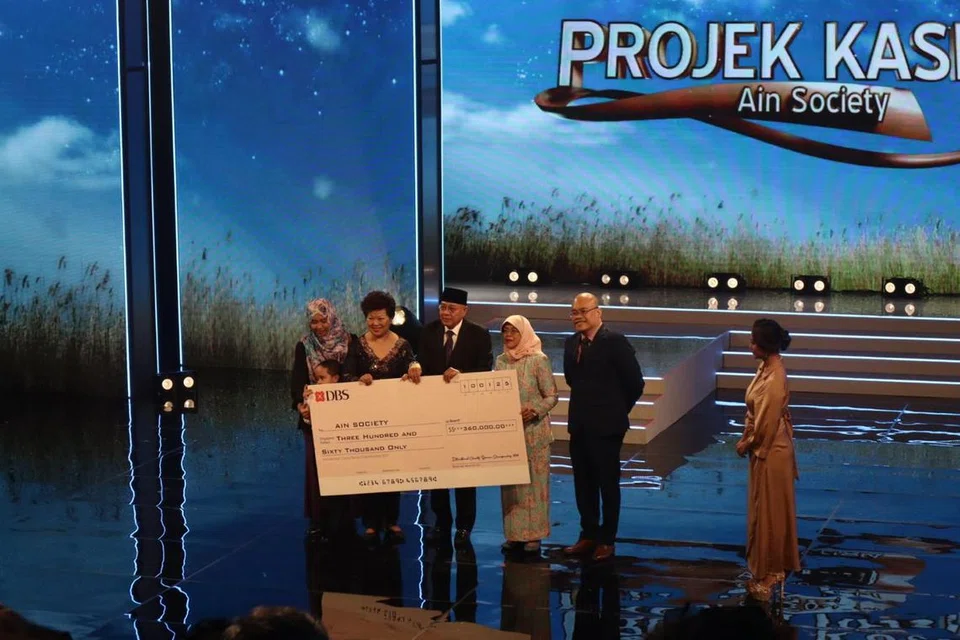 Pada konsert amal ‘Projek Kasih 2025’, Sunny Low Dance Production Studio, menjadi penyumbang terbesar kepada Persatuan Ain dengan jumlah sumbangan sebanyak S$360,000.