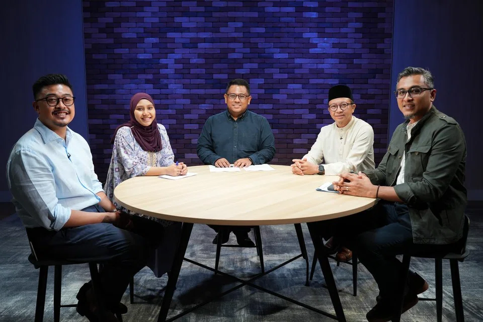 (Dari kiri) Peguam dan pengerusi, PEGUAM SG, Encik Imran Rahim; Koresponden BH, Cik Nur Fathin Awalludin dan Encik Anwar Saleh; Anggota Jawatankuasa Fatwa Muis, Ustaz Fathurrahman Dawoed; dan Timbalan Pengarah Dana Masyarakat, Majlis Ugama Islam Singapura (Muis), Encik Shamsul Hadi Jangarodin, membincangkan tentang isu perancangan harta dalam ‘vodcast’ Temu Bual BH (tBH).