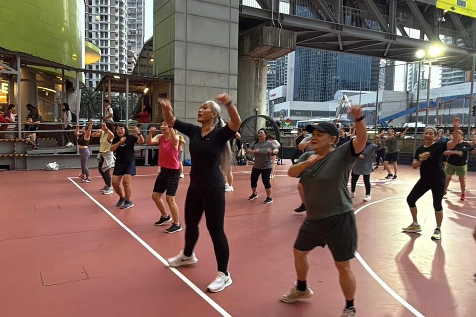 jurulatih Zumba, penutupan True Fitness, kerjaya kecergasan