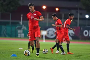 IMPIAN BAKAL DICAPAI: Irfan Fandi (kiri) telah diminta mengikuti sesi percubaan lagi dengan Sporting Braga dari Portugal.