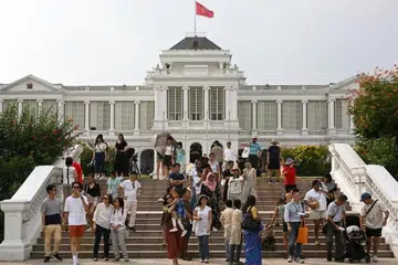 Di rumah terbuka Istana, pengunjung berpeluang mengikuti lawatan berpandu, mengetahui lebih lanjut tentang warisan dan sejarah pekarangan Istana dan menyaksikan persembahan daripada beberapa sekolah. 
