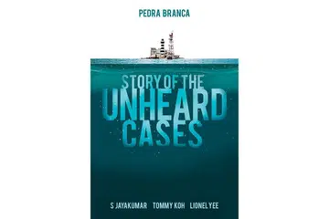 DI BALIK BATU: Buku Pedra Branca: Story of The Unheard Cases (Pedra Branca: Kisah Kes Tidak Pernah Didengar) ditulis mantan menteri kanan, Encik S. Jayakumar; Duta Kelana Profesor Tommy Koh; dan Timbalan Peguam Negara Lionel Yee, yang terlibat dalam kes terbaru Pedra Branca, serta kes asal yang dikemukakan di Mahkamah Keadilan Antarabangsa (ICJ) pada 2007. - Foto BH oleh STRAITS TIMES PRESS