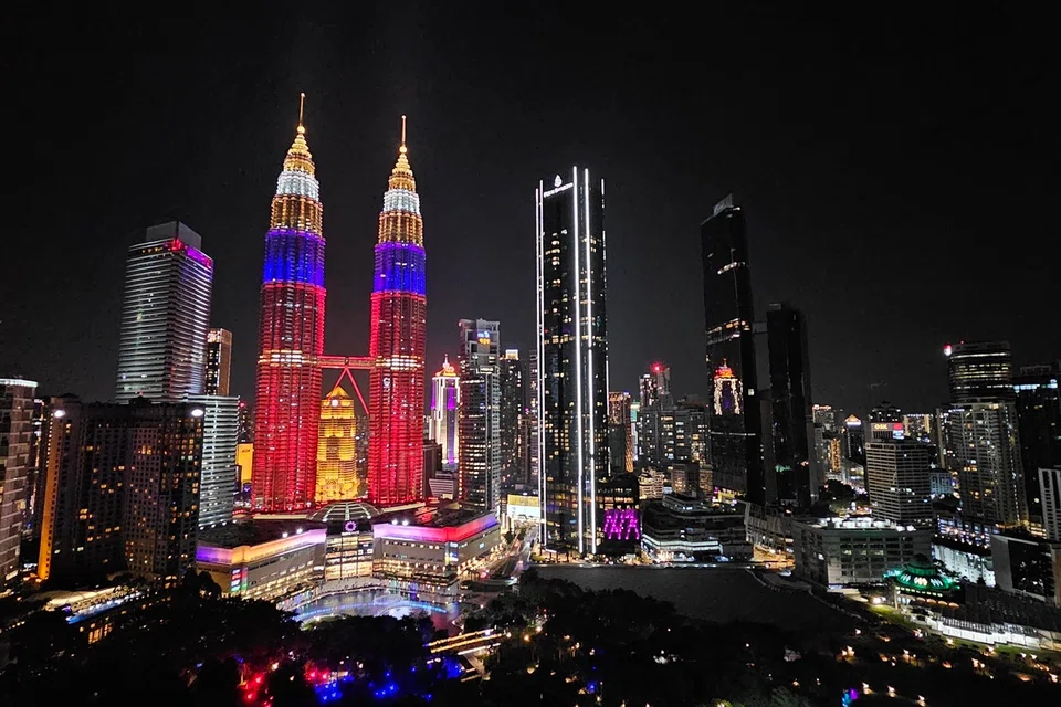 menara berkembar petronas, jalur gemilang, sidang puncak asean, kuala lumpur 