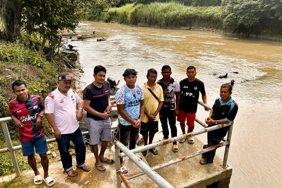 Nelayan Kampung Orang Asli Sayong Pinang mahu pihak yang bertanggungjawab untuk tampil dan memberi jaminan kepada penduduk agar kejadian pencemaran tidak berulang.