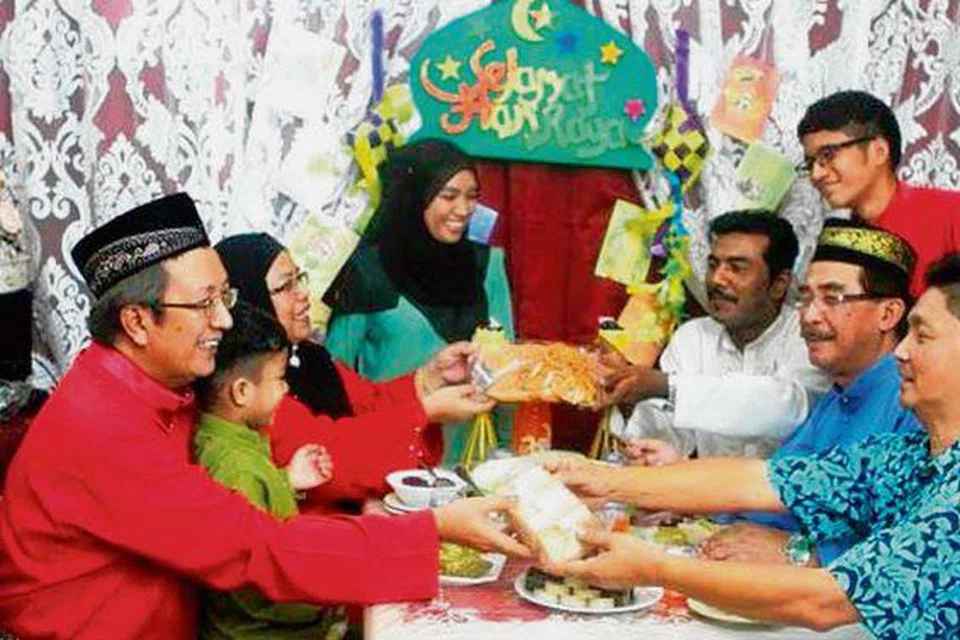 Sambutan Aidilfitri patut jadi jambatan mengeratkan silaturahim, ukhuwah dan perpaduan masyarakat berbilang kaum dan agama di Malaysia. 