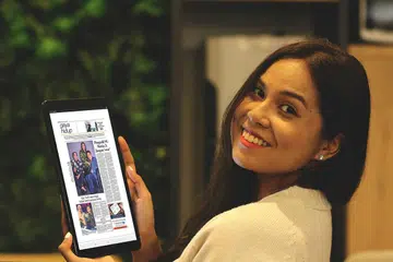 MENGUTAMAKAN PEMBACA: Dipanggil Tablet Berita Harian (BH), promosi tersebut menyediakan setiap pelanggan dengan tablet Samsung Galaxy Tab A WiFi yang dilengkapi dengan akhbar-elektronik atau e-akhbar BH. Ini dapat dinikmati dengan yuran langganan hanya $19.90 sebulan bagi tempoh dua tahun. - Foto BERITA HARIAN
