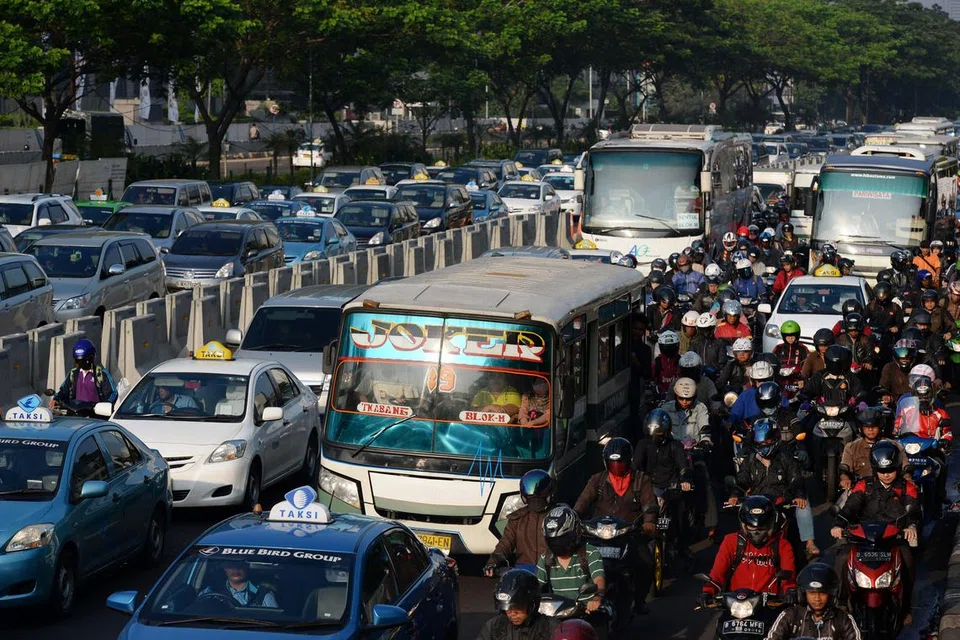Jakarta yang sesak dengan kenderaan, kini berdepan dengan masalah pencemaran udara yang menyebabkan lebih enam juta penduduknya terjejas oleh jangkitan pernafasan akut yang dikaitkan dengan pencemaran udara semakin teruk di ibu kota.