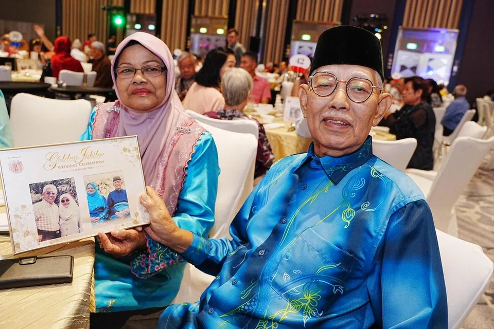 Encik Anwar Yahya dan isteri, Cik Badariah Abbas berkahwin pada 20 September 1971.