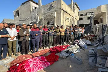 Penduduk Palestin melakukan solat jenazah saudara mereka yang terbunuh dalam serangan udara Israel yang berlaku semalaman, di Beit Lahia, utara Semenanjung Gaza, pada 27 Oktober 2024.