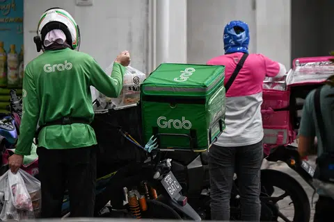 LANGKAH PRIHATIN: Badan perwakilan pekerja platform boleh ditubuhkan menerusi proses yang digariskan dalam saranan oleh kumpulan kerja tiga pihak bagi perwakilan pekerja platform yang didedahkan Kementerian Tenaga Manusia (MOM) pada Rabu.