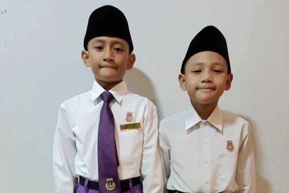 Anak sulung dan anak kedua Cik Mardhiah, Daeng Aqil Eshan Muhammad Afiq (kiri) dan Daeng Ariq Nufael Muhammad Afiq, kini menuntut di Madrasah Wak Tanjong Al-Islamiah di peringkat Darjah 5 dan Darjah 4 masing-masing.