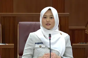 Menteri Negara (Penerangan dan Pembangunan Digital merangkap Kesihatan), Cik Rahayu Mahzam. 