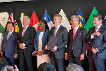 METERAI PERJANJIAN: Penyertaan Britain itu adalah sebahagian daripada mesyuarat suruhanjaya CPTPP yang diadakan di New Zealand.