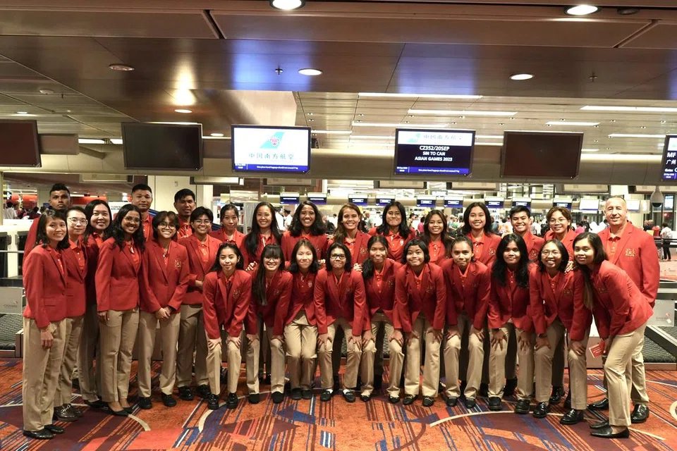 DEMI NEGARA: Pasukan bola sepak wanita Singapura berlepas ke Sukan Asia di Hangzhou, China, pada Rabu. 