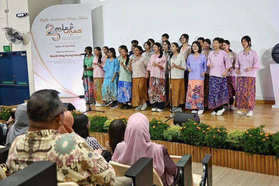 Kajian IPS, Bahasa Ibunda, identiti masyarakat S’pura