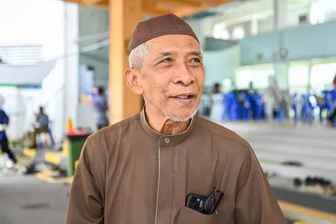 Bekas Jawatankuasa Pembinaan Masjid (JPM) masjid itu pada 1980-an, Encik Buzari Kayat, berkata masjid merupakan hasil daripada masyarakat dan ia merupakan milik masyarakat. 