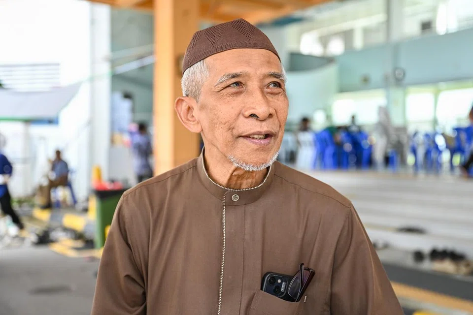 Bekas Jawatankuasa Pembinaan Masjid (JPM) masjid itu pada 1980-an, Encik Buzari Kayat, berkata masjid merupakan hasil daripada masyarakat dan ia merupakan milik masyarakat. 