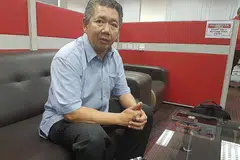 SENDIRI TERKEJUT: Encik Salahuddin Ayub sendiri terkejut menang dengan majoriti 28,000 lebih setelah beliau tewas dengan 3,226 undi dalam Pilihan Raya Umum ke -13 di kawasan Pulai. - Foto BM oleh CHAIRUL FAHMY HUSSAINI
