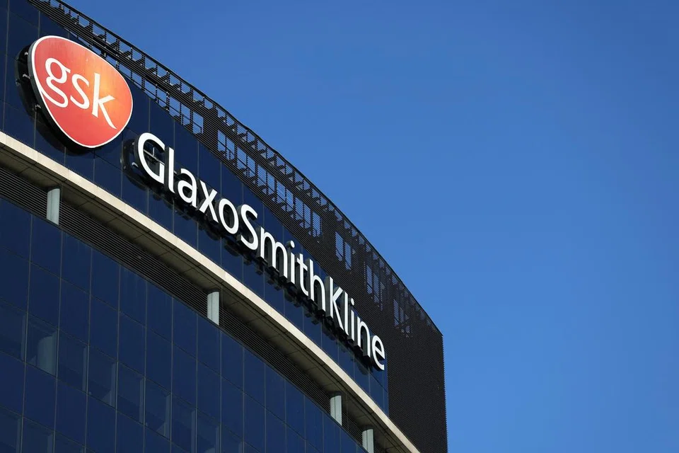 Vaksin yang dipanggil, ‘Arexvy’, melindungi daripada virus sinsitium pernafasan atau ‘Respiratory Syncytial Virus’ (RSV) yang dibangunkan gergasi farmaseutikal Britain, GSK. 