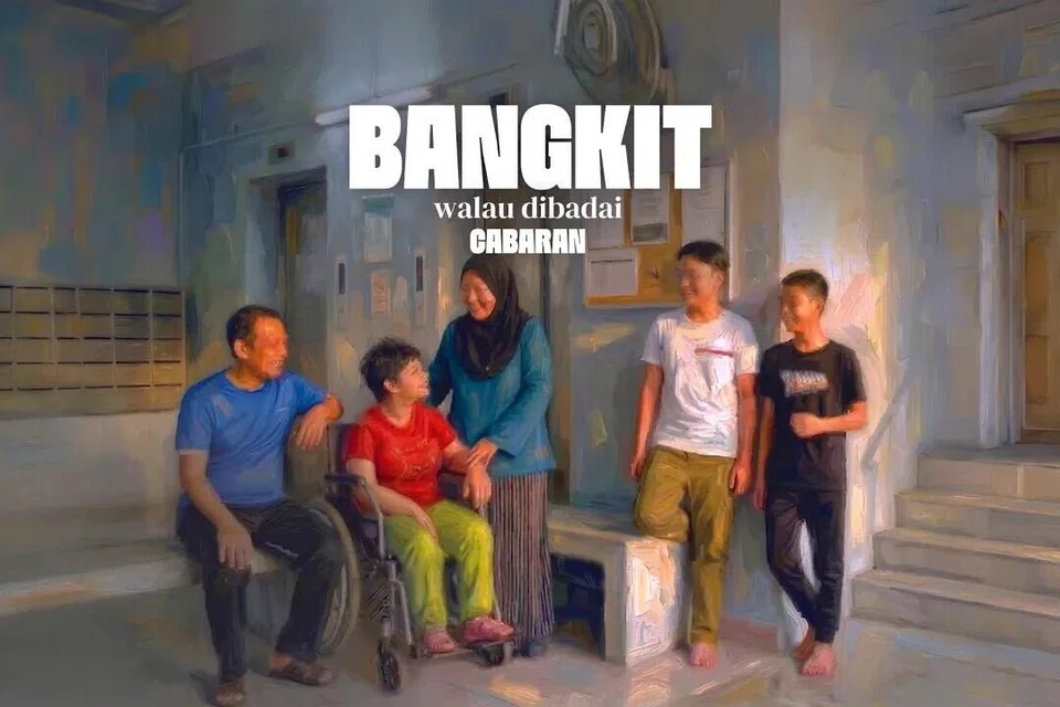 Sokongan dan tekad ubah nasib bantu keluarga Encik Mohamad Saleh (kiri) bangkit.