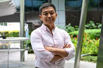 Komander pasukan sokongan bantuan kemanusiaan Angkatan Bersenjata Singapura (SAF) berpangkat Kolonel ketika itu, Encik Tan Chuan-Jin, menyingkap detik ketika beliau dikerah memimpin pasukannya. Pihaknya tidak mempunyai banyak akses di Aceh memandangkan ia merupakan zon tertutup menyusuli perang saudara yang melanda kawasan tersebut.