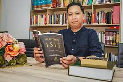 KUATNYA PENGARUH DALAM TALIAN: Melalui sesi kaunseling yang diadakan dengan para belia yang ditahan, Ustaz Ahmad Saiful (gambar) mendapati meskipun dorongan di sebalik perbuatan setiap individu berbeza, kebanyakan mereka terpengaruh oleh elemen-elemen yang dilihat dalam talian. - Foto BH oleh NUR DIYANA TAHA