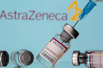 TANGANI VIRUS COVID-19: Keberkesanan dan keselamatan vaksin Covid-19, AstraZeneca, masih diteliti banyak negara, termasuk Pertubuhan Kesihatan Sedunia (WHO). - Foto REUTERS