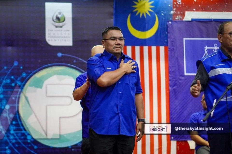 JADI TARUHAN: Ahli Jawatankuasa Umno Bentong, Datuk Amizar Abu Adam, diumumkan sebagai calon Barisan Nasional (BN) bagi Pilihan Raya Kecil Dewan Undangan Negeri Pelangai, Pahang, pada 7 Oktober 2023.