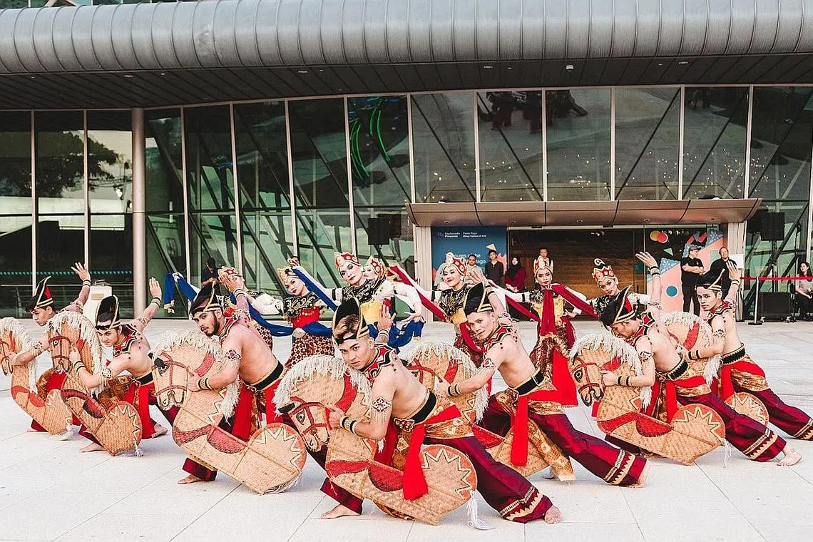 Pesta Raya! 2019 Esplanade rai identiti unik Nusantara, Berita Gaya ...