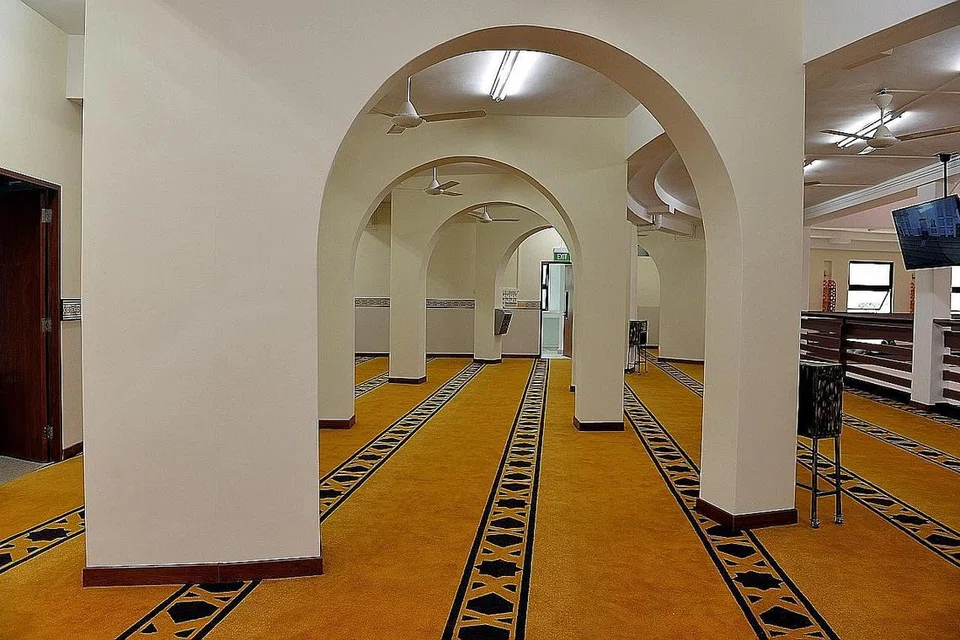 ADAB BERIKTIKAF: Melakukan iktikaf di masjid ada adabnya seperti perlu berniat dan melakukan ketaatan antaranya berdoa, zikir, berselawat pada Nabi saw. - Foto fail