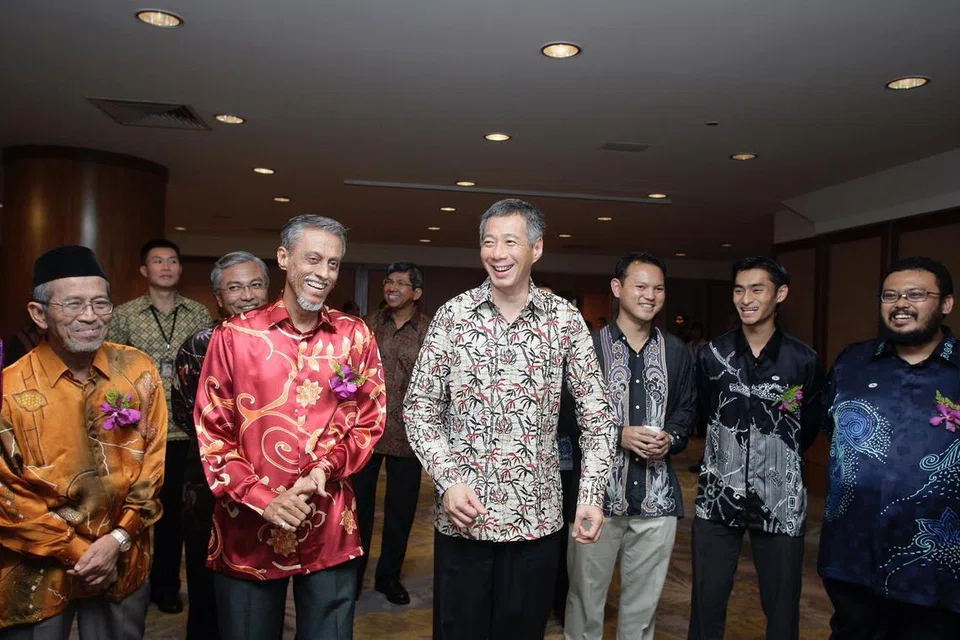 Mantan Perdana Menteri, Encik Lee Hsien Loong (tiga dari kiri), menghadiri Majlis Ulang Tahun Ke-60 Persatuan Pemuda Pemudi Melayu (4PM) pada Mac 2008.