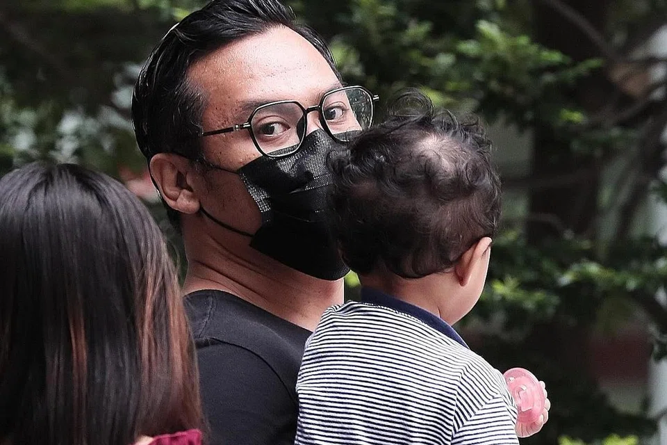 MENGAKU MENIPU: Iswandi Yahya mengaku di sebuah mahkamah daerah bahawa dia menipu Malayan Banking untuk memberikan pinjaman gadai janji $2.84 juta. - Foto BH oleh KELVIN CHNG