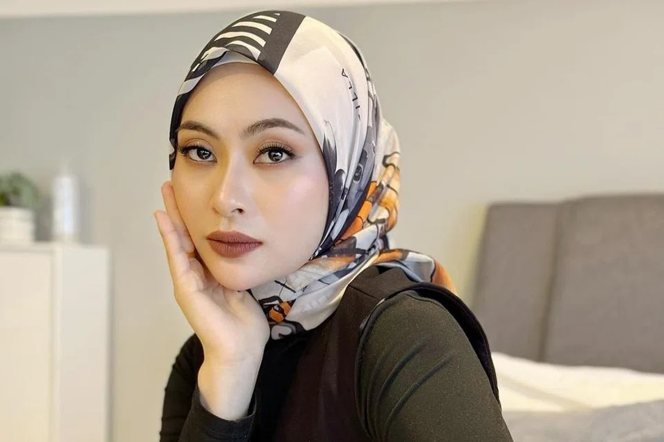 Penyanyi Siti Adira Suhaimi berpendapat bahawa mutu kerja dan bersikap rajin antara faktor yang penting sebagai seorang penyanyi. 