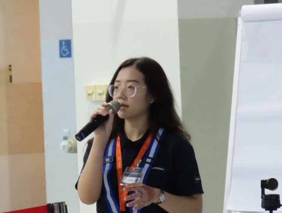 Cik Lim dari firma GE Aerospace berkongsi pandangan mengenai kerjanya, yang merangkumi usaha meningkatkan ergonomik tempat kerja hingga mengurangkan langkah dalam proses pembaikan dan pemasangan.