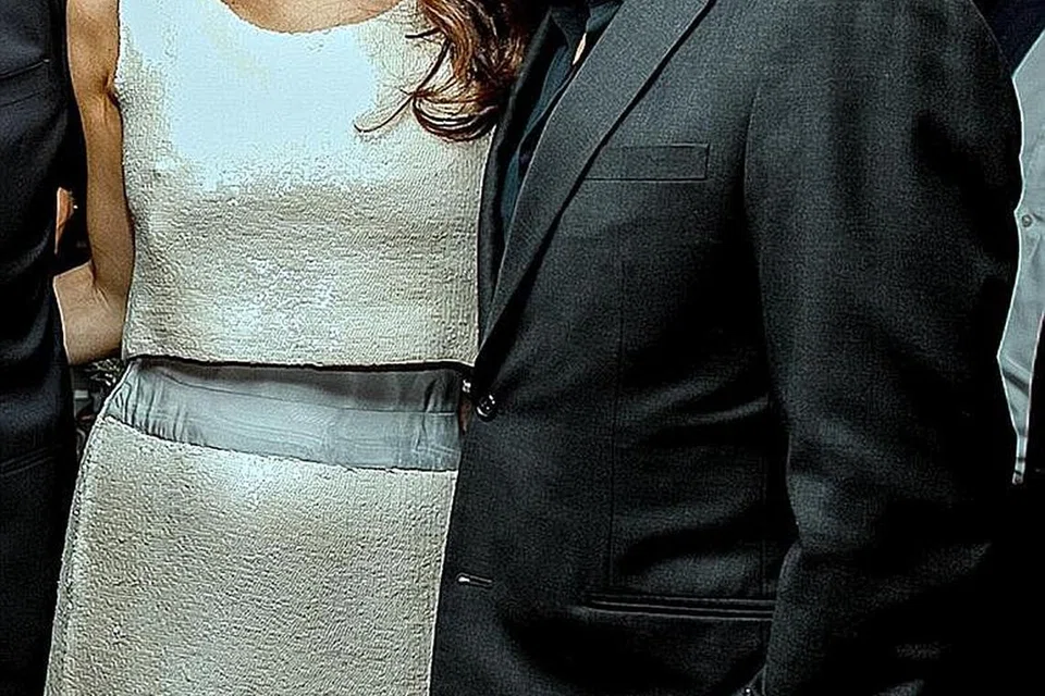 AMAT TERUJA: George Clooney, 55 tahun, diberitakan amat teruja mendapat berita bahawa isterinya, Amal Clooney, sedang hamil anak pertama mereka. - Foto DAILY MAIL