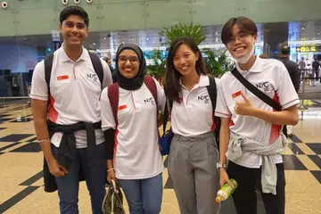 DELEGASI KE AMERIKA SYARIKAT: Cik Attiya Ashraf Ali (dua dari kiri) bersama delegasi Singapura yang dipilih oleh Majlis Belia Kebangsaan (NYC) untuk menghadiri sidang puncak Pertubuhan Bangsa-Bangsa Bersatu (PBB).