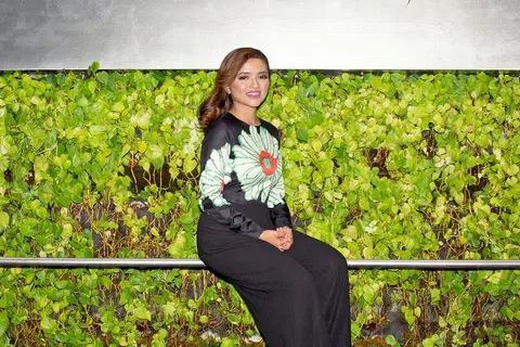 KONGSI CITA RASA MUZIK DAN ILMU: Farisha Ishak teruja mengumpul bahan bagi album EP serta gigih memperkasa belia melalui undangan ke simposium kemasyarakatan yang membincangkan tentang kesan media sosial dalam kehidupan. - Foto BH oleh ZALEHA ABDUL KADER
