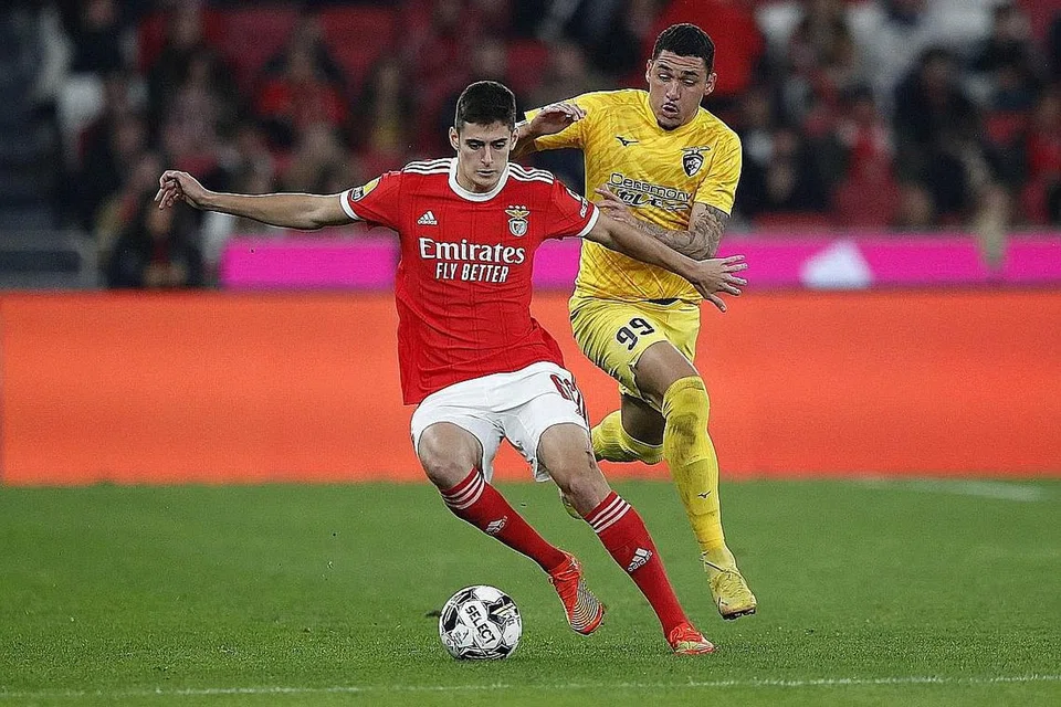 HASIL AKADEMI BENFICA: Penyerang Goncalo Ramos, bek tengah Antonio Silva (kiri) dan pemain tengah Florentino memainkan peranan penting musim ini dan mereka adalah hasil akademi kelab itu. - Foto-foto REUTERS