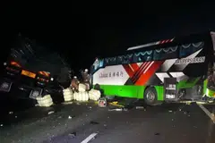 Kemalangan yang melibatkan beberapa kenderaan mengorbankan tujuh orang dan mencederakan 33 yang lain di sepanjang Lebuhraya Utara-Selatan pada 23 Disember.
