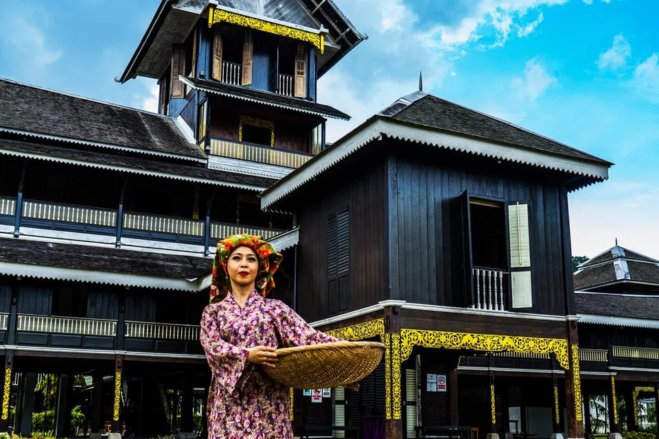 Negeri Sembilan terkenal dengan adat pepatih yang masih menjadi pegangan penduduknya sehingga hari ini. 