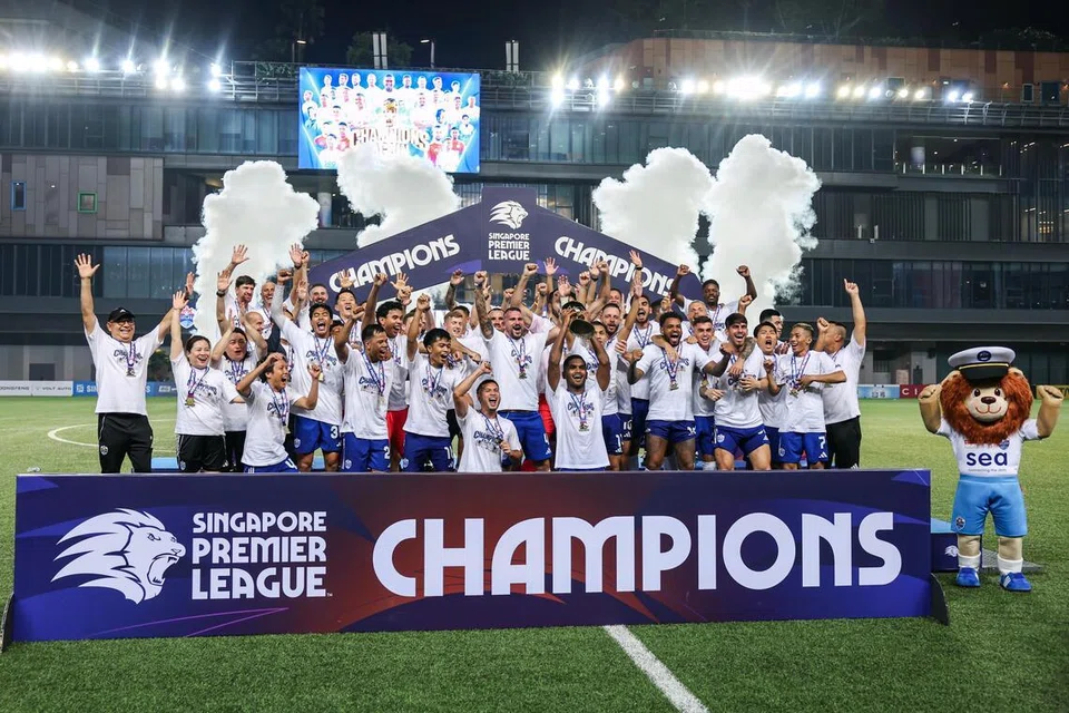 Lion City Sailors menjulang trofi Liga Perdana Singapura (SPL) buat musim kedua berturut-turut di Our Tampines Hub pada 17 Mei walaupun tewas 3-2 kepada BG Tampines Rovers dalam perlawanan terakhir. Ini bermakna pasukan bergelar Sailors itu telah memenangi kejuaraan liga tiga kali dalam tempoh enam tahun sejak kelab itu dimiliki secara privet pada 2020.