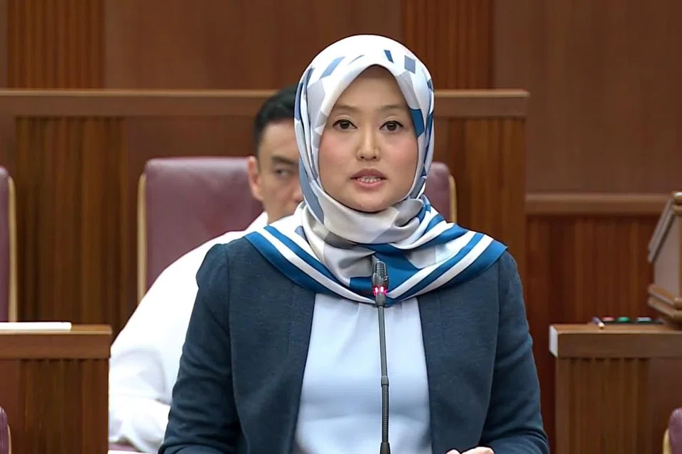 Menteri Negara (Penerangan dan Pembangunan Digital merangkap Kesihatan), Cik Rahayu Mahzam berkata pemerintah mengambil pendekatan yang berbeza untuk menarik dan menggalakkan pekerja pentadbiran dan sokongan penjagaan kesihatan untuk kekal dalam kerjaya mereka.