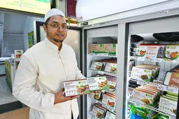 Pondok Abang merancang menembusi segmen baru di dalam negara dan juga pasaran baru di rantau ini, termasuk Malaysia dan Brunei, kata pengarah urusannya, Encik Hasan Abdul Rahman.