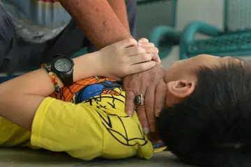 Tiga pelajar tahfiz lelaki berusia antara 12 dengan 13 tahun membuat laporan polis di Balai Polis Machang pada 15 April setelah disyaki menjadi mangsa liwat guru agama dari pusat tahfiz itu sejak 2022.