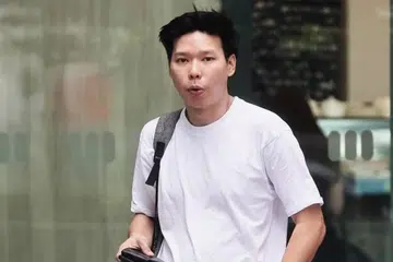 Goh Chen Ning dihukum penjara lima bulan gara-gara terima $10,000 kerana bantu sepupu palsukan invois berjumlah $145,000. 