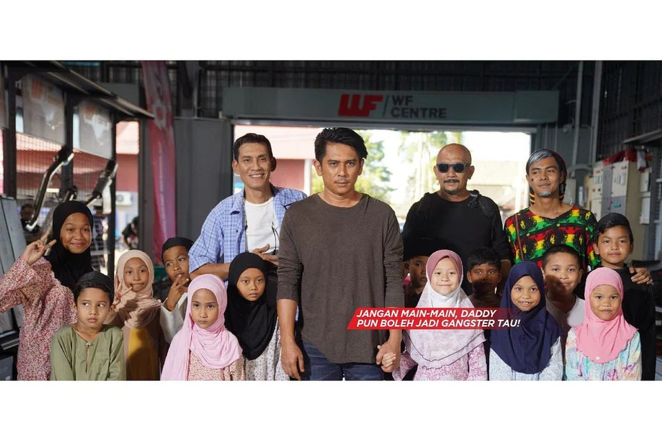 KURANG MANFAATKAN BAKAT PELAKON: 'Daddyku Gangster' cuba menerapkan isu kekeluargaan dalam filem aksi tetapi terasa kurang impaknya dek jalan cerita yang longgar dan kurang menarik. - Foto D'AYU PICTURES SDN BHD