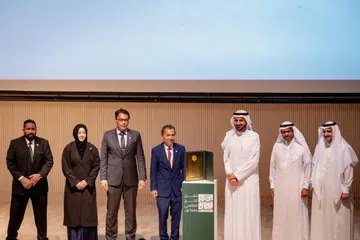 TERIMA ANUGERAH: Ketua Delegasi Haji Singapura, Encik Saat A. Rahman (empat dari kiri) dan Ketua SPAO, Encik Kadir Maideen (tiga dari kiri) menerima anugerah tersebut daripada Menteri Haji dan Umrah, Dr Tawfiq Fawzan Al-Arabiah (tiga dari kanan) pada Majlis Penutupan Haji di Mekah.