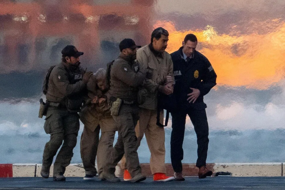 Presiden Venezuela Nicolas Maduro dan isteri Cilia Flores ditangkap dan di bawa ke Amerika Syarikat atas beberapa tuduhan libatkan mengedar dadah, penggubahan wang dan konspirasi pada 5 Januari 2026.