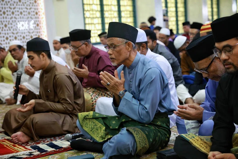 SOLAT AIDILADHA: Encik Masagos menghadiri solat Hari Raya Aidiladha di Masjid Kassim pada Khamis. 